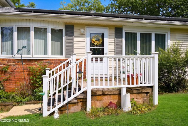 17 Darye Court, Toms River, NJ 08755