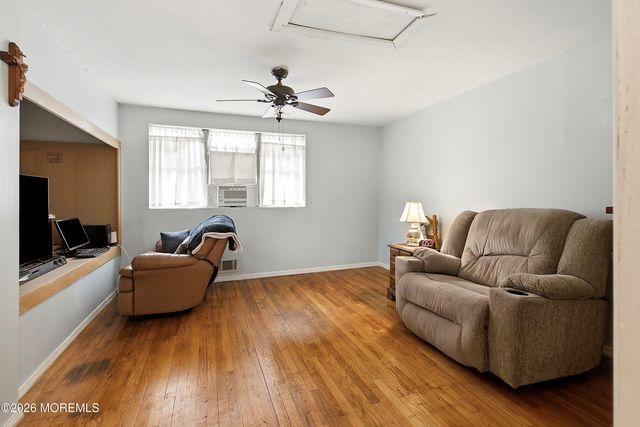 17 Darye Court, Toms River, NJ 08755