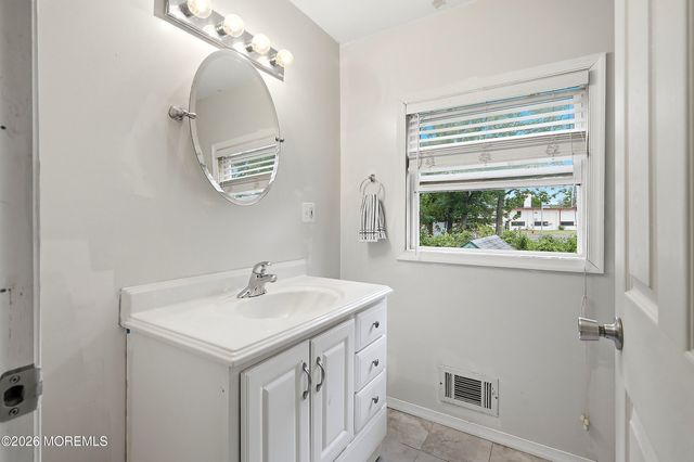 17 Darye Court, Toms River, NJ 08755