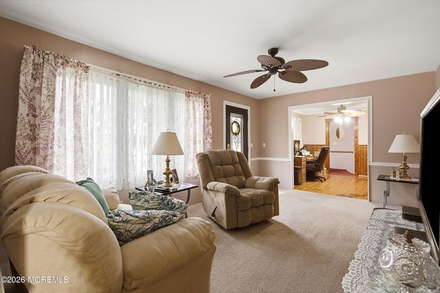 17 Darye Court, Toms River, NJ 08755