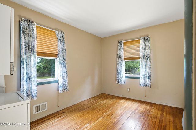 17 Darye Court, Toms River, NJ 08755