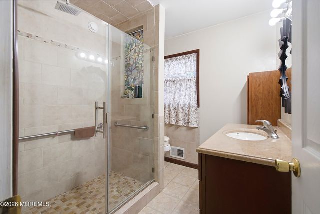 17 Darye Court, Toms River, NJ 08755