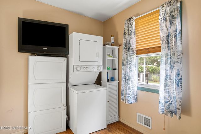 17 Darye Court, Toms River, NJ 08755