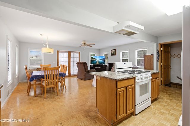 17 Darye Court, Toms River, NJ 08755