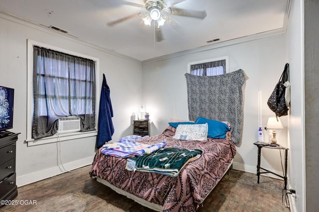 2212 S Joplin Avenue, Joplin, MO 64804