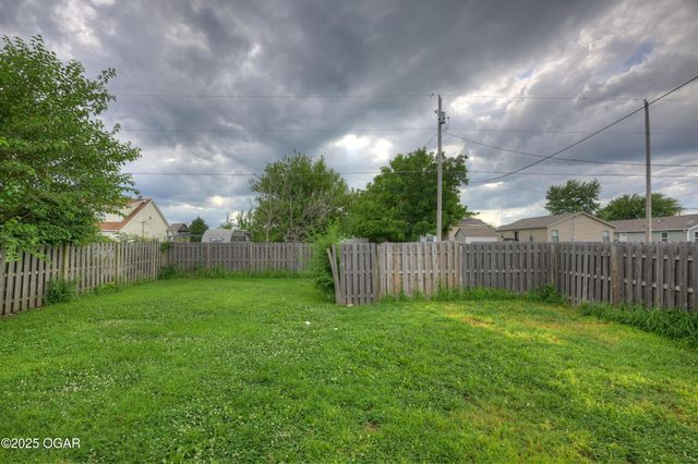 2212 S Joplin Avenue, Joplin, MO 64804