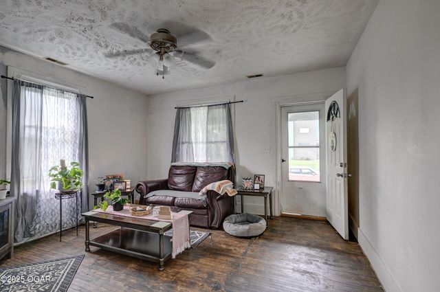 2212 S Joplin Avenue, Joplin, MO 64804