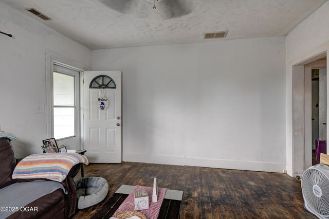 2212 S Joplin Avenue, Joplin, MO 64804