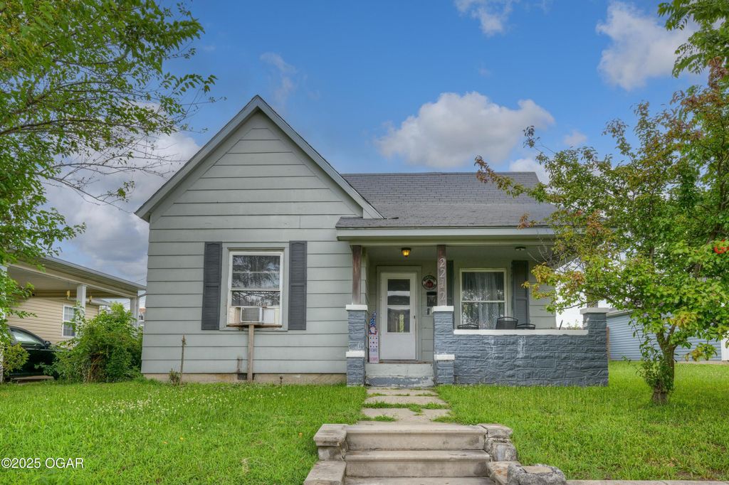 2212 S Joplin Avenue, Joplin, MO 64804