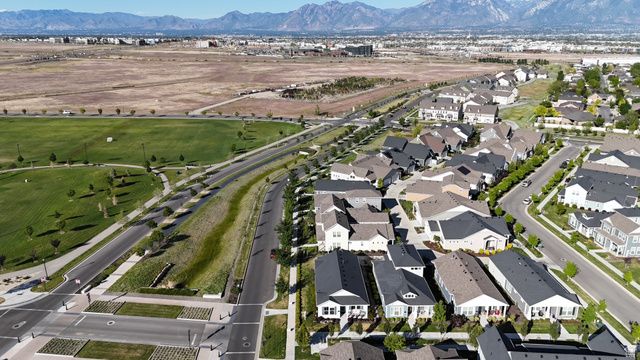 6089 W LAKE AVE, South Jordan, UT 84009