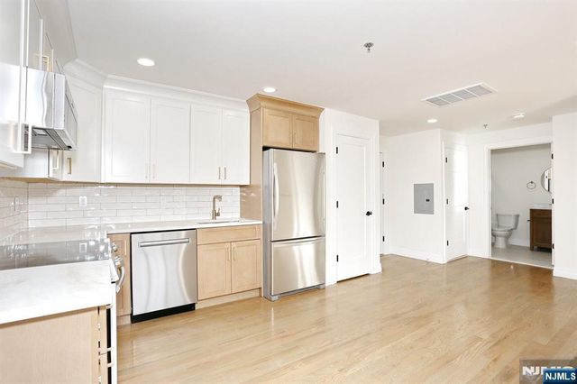 160 Terrace Street 2G, Haworth, NJ 07641