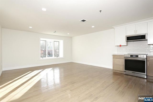 160 Terrace Street 2G, Haworth, NJ 07641