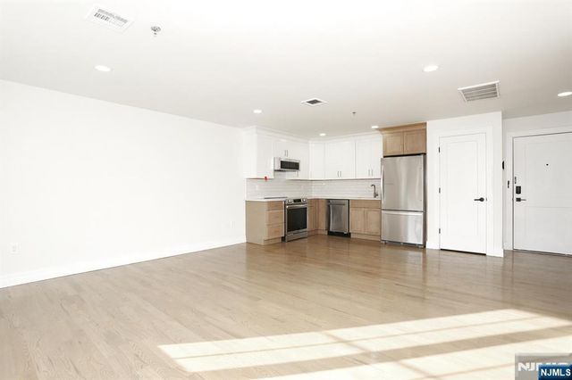 160 Terrace Street 2G, Haworth, NJ 07641