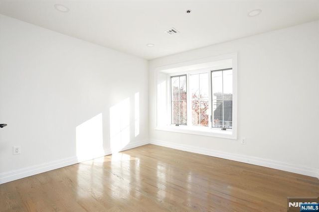 160 Terrace Street 2G, Haworth, NJ 07641