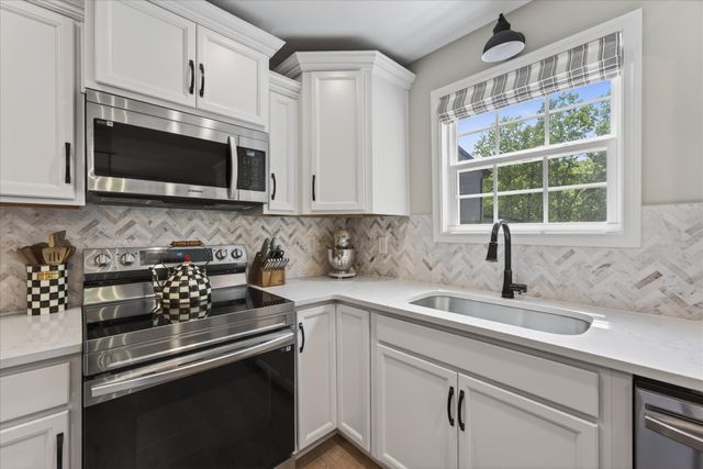 1255 Boulder Pass Rd, Clarksville, TN 37040