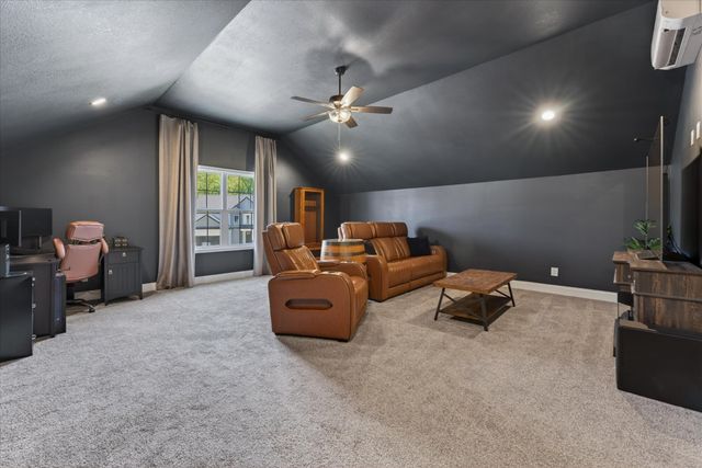1255 Boulder Pass Rd, Clarksville, TN 37040