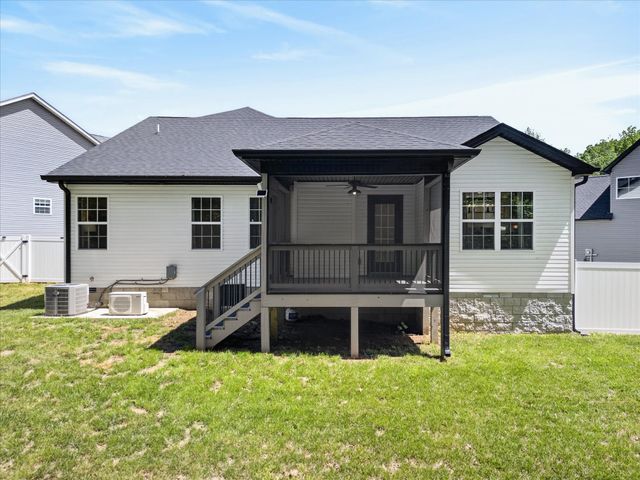1255 Boulder Pass Rd, Clarksville, TN 37040