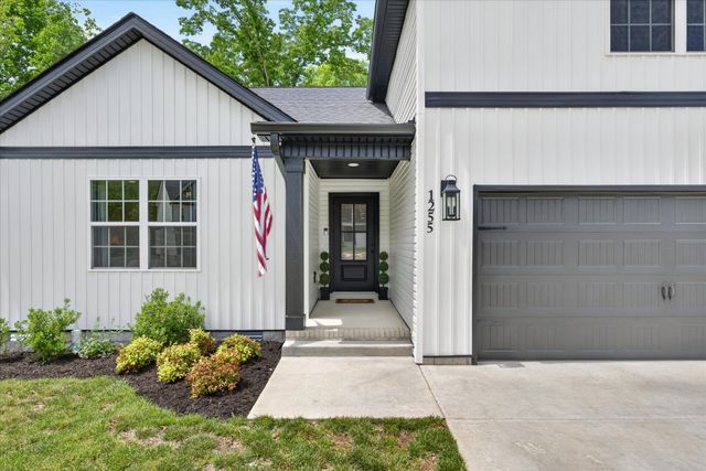 1255 Boulder Pass Rd, Clarksville, TN 37040