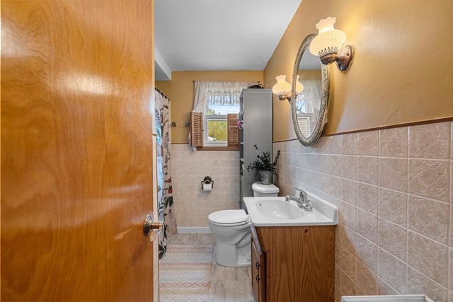 1932 N DIVISION STREET, Appleton, WI 54911