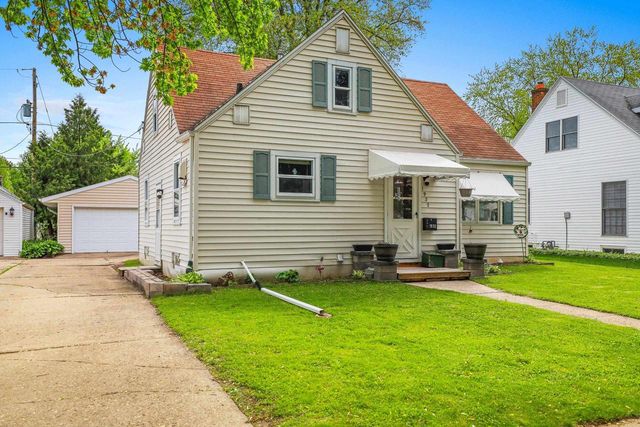1932 N DIVISION STREET, Appleton, WI 54911