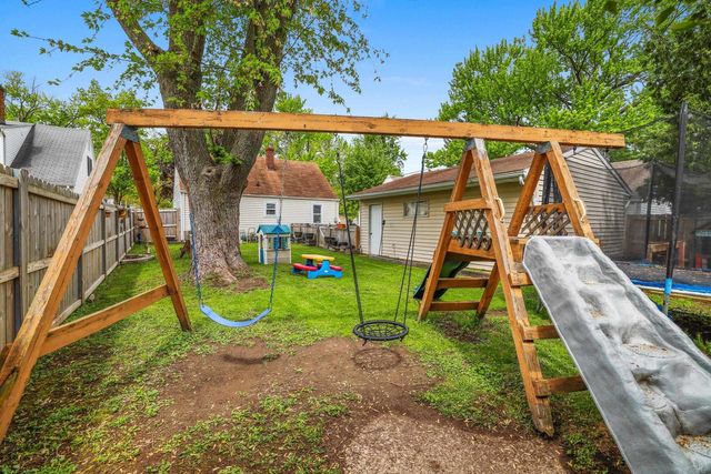 1932 N DIVISION STREET, Appleton, WI 54911