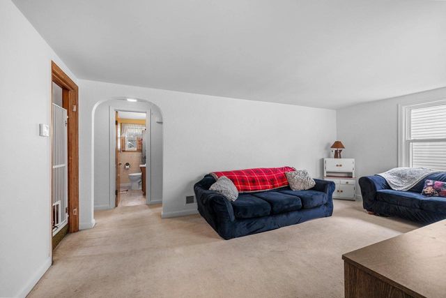 1932 N DIVISION STREET, Appleton, WI 54911