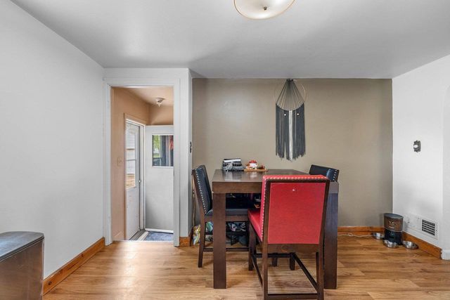 1932 N DIVISION STREET, Appleton, WI 54911