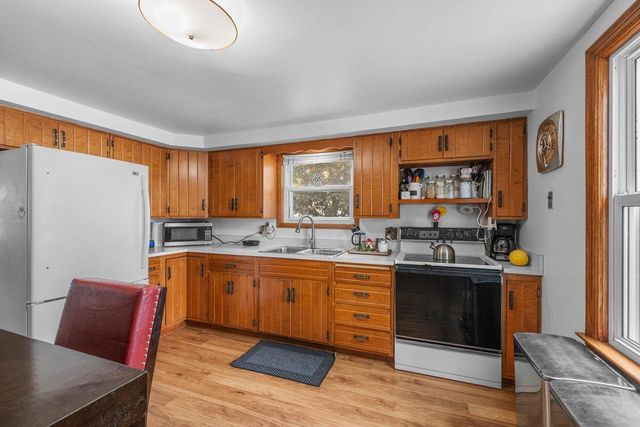 1932 N DIVISION STREET, Appleton, WI 54911