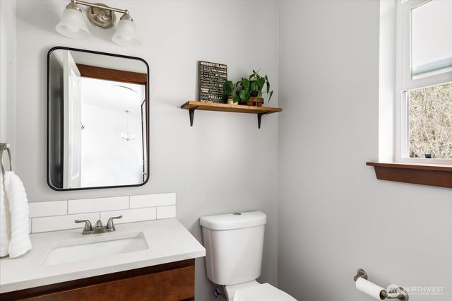 1070 Halsey Drive, Coupeville, WA 98239