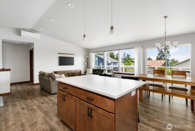 1070 Halsey Drive, Coupeville, WA 98239