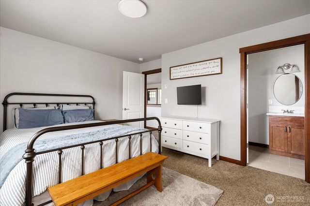 1070 Halsey Drive, Coupeville, WA 98239