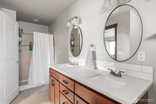 1070 Halsey Drive, Coupeville, WA 98239