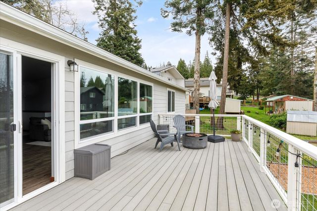 1070 Halsey Drive, Coupeville, WA 98239