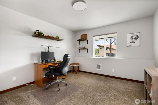 1070 Halsey Drive, Coupeville, WA 98239