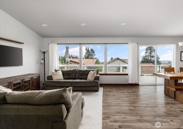 1070 Halsey Drive, Coupeville, WA 98239