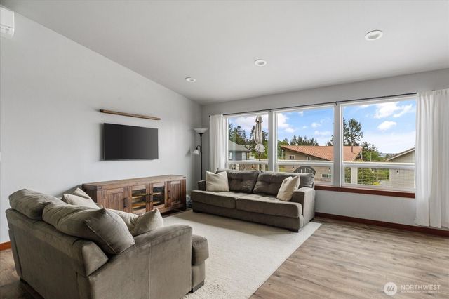 1070 Halsey Drive, Coupeville, WA 98239