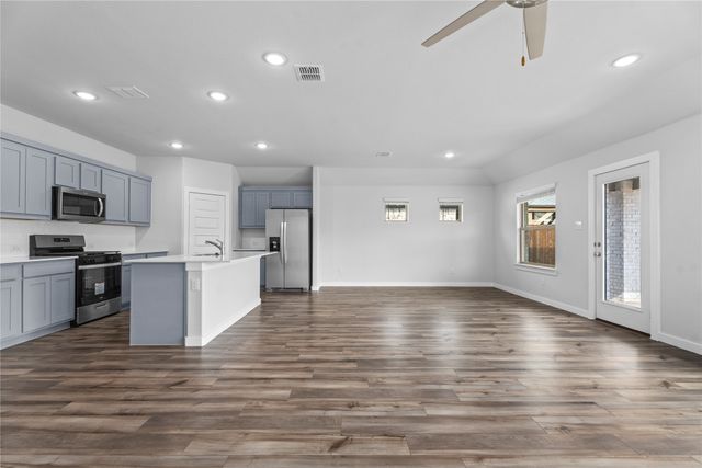 718 Parkside Drive, Lavon, TX 75166