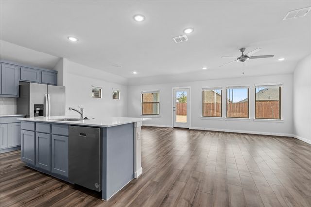 718 Parkside Drive, Lavon, TX 75166