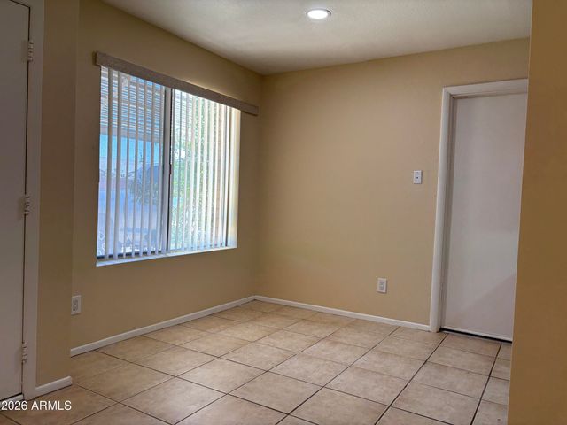 9920 N 97th Drive B, Peoria, AZ 85345