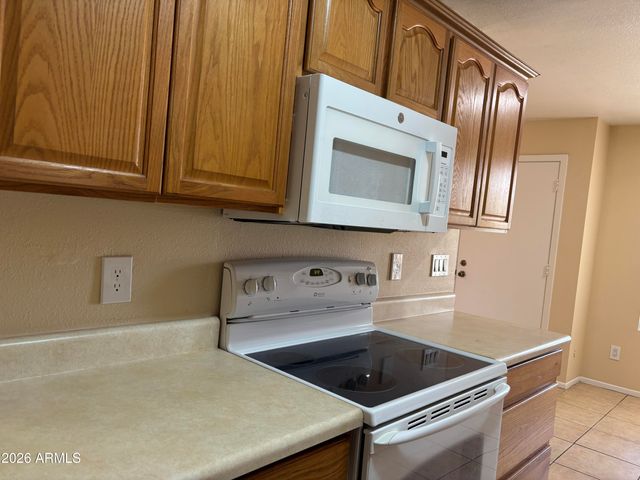 9920 N 97th Drive B, Peoria, AZ 85345