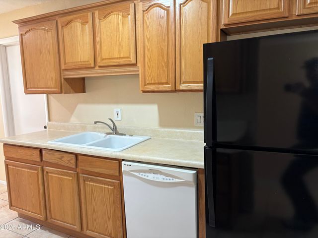 9920 N 97th Drive B, Peoria, AZ 85345