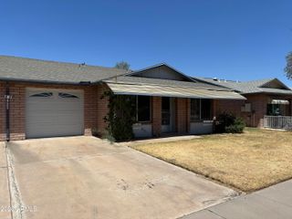 9920 N 97th Drive B, Peoria, AZ 85345