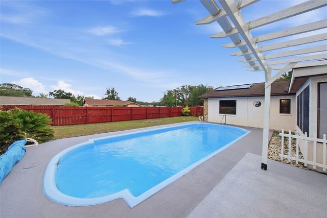 5020 PINE STREET, Seffner, FL 33584