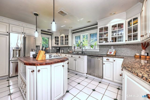 409 Dogburn Lane, Orange, CT 06477
