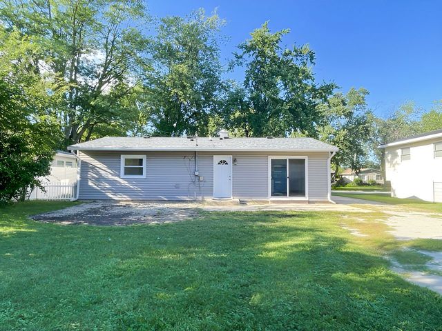 18595 W Judy Drive, Gurnee, IL 60031