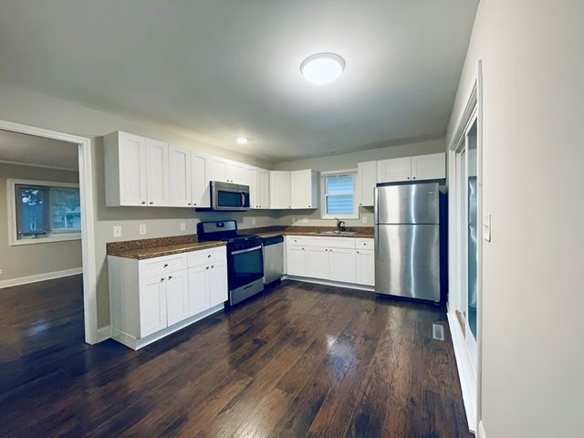 18595 W Judy Drive, Gurnee, IL 60031