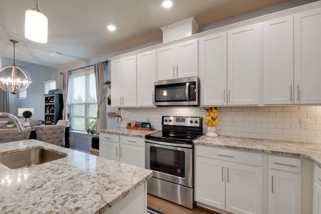 112 Bluestem Ct, Lebanon, TN 37090