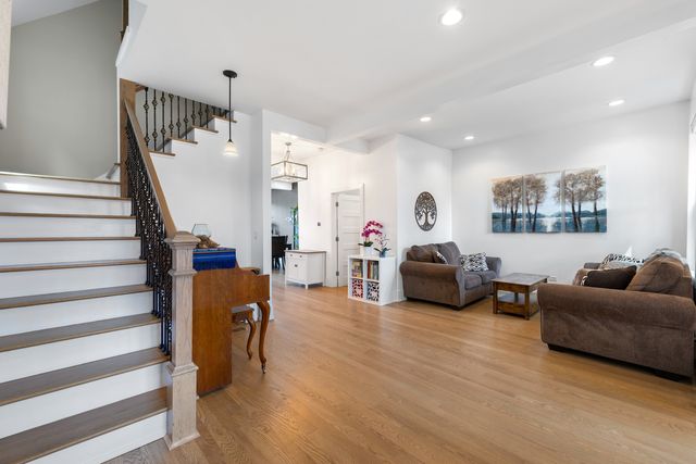 3136 S Komensky Avenue, Chicago, IL 60623