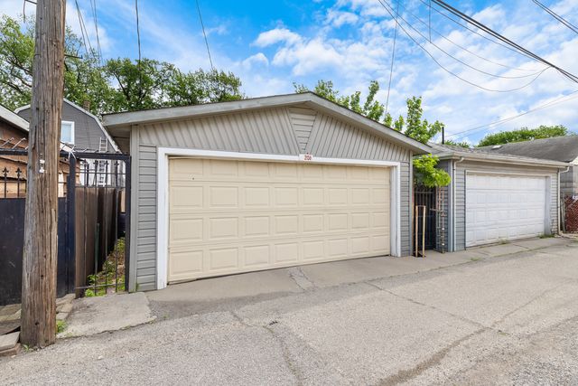 3136 S Komensky Avenue, Chicago, IL 60623