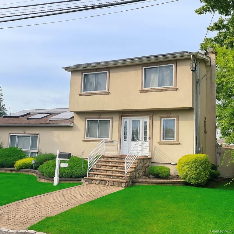17 Hawthorne Street, Deer Park, NY 11729